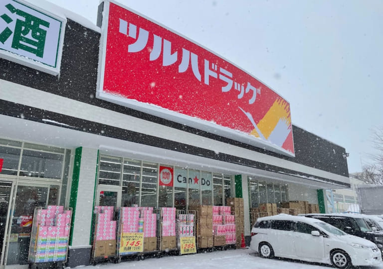 ツルハドラッグ八軒4条店　100円ショップ　キャンドゥ