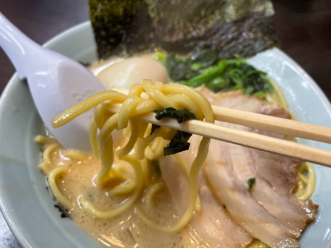 横浜家系ラーメン　太麺