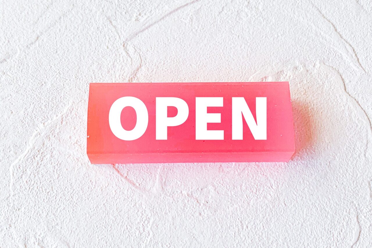 OPENの赤いブロック